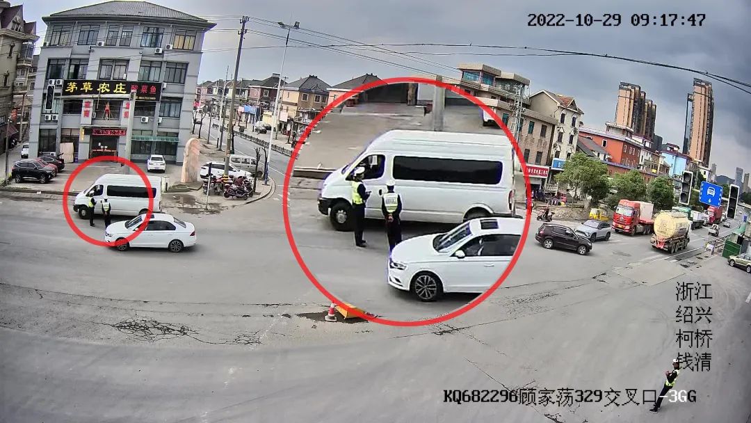 站在馬路上，公然向車主索賄！紹興抓獲兩名假交警
