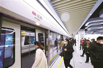 2號線二期后通段開通，寧波市民搶先體驗  “以前坐公交車得40分鐘， 現在坐一站地鐵就到了”