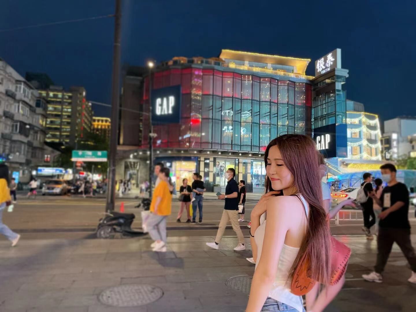 杭州網紅美女服裝搭配師免費為網友搭配時裝大受歡迎 