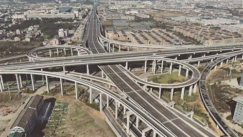 路橋建區以來投資最大的公路建設項目建成通車 一條快速路串起一座城