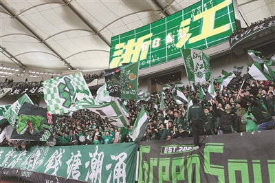 歷史最佳 浙江隊收獲足協杯亞軍 超15000名浙江球迷在看臺上組成了一道綠色的風景線