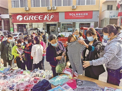 免攤位費、免押金拿貨、免費退換貨 杭州“幫幫攤” 幫出東西部協作新模式