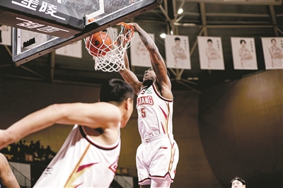 浙江雙雄昨晚都笑到了最后 稠州金租男籃大勝寧波隊41分 浙江東陽光隊加時險勝福建隊