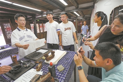 瑞安把“木活字” 搬上錄取通知書