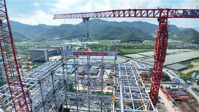 浙能六橫電廠二期項目迎來新進展 4號機組鍋爐首根大板梁吊裝就位
