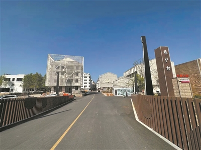 詩意山水間 楓林陌上花開引客來