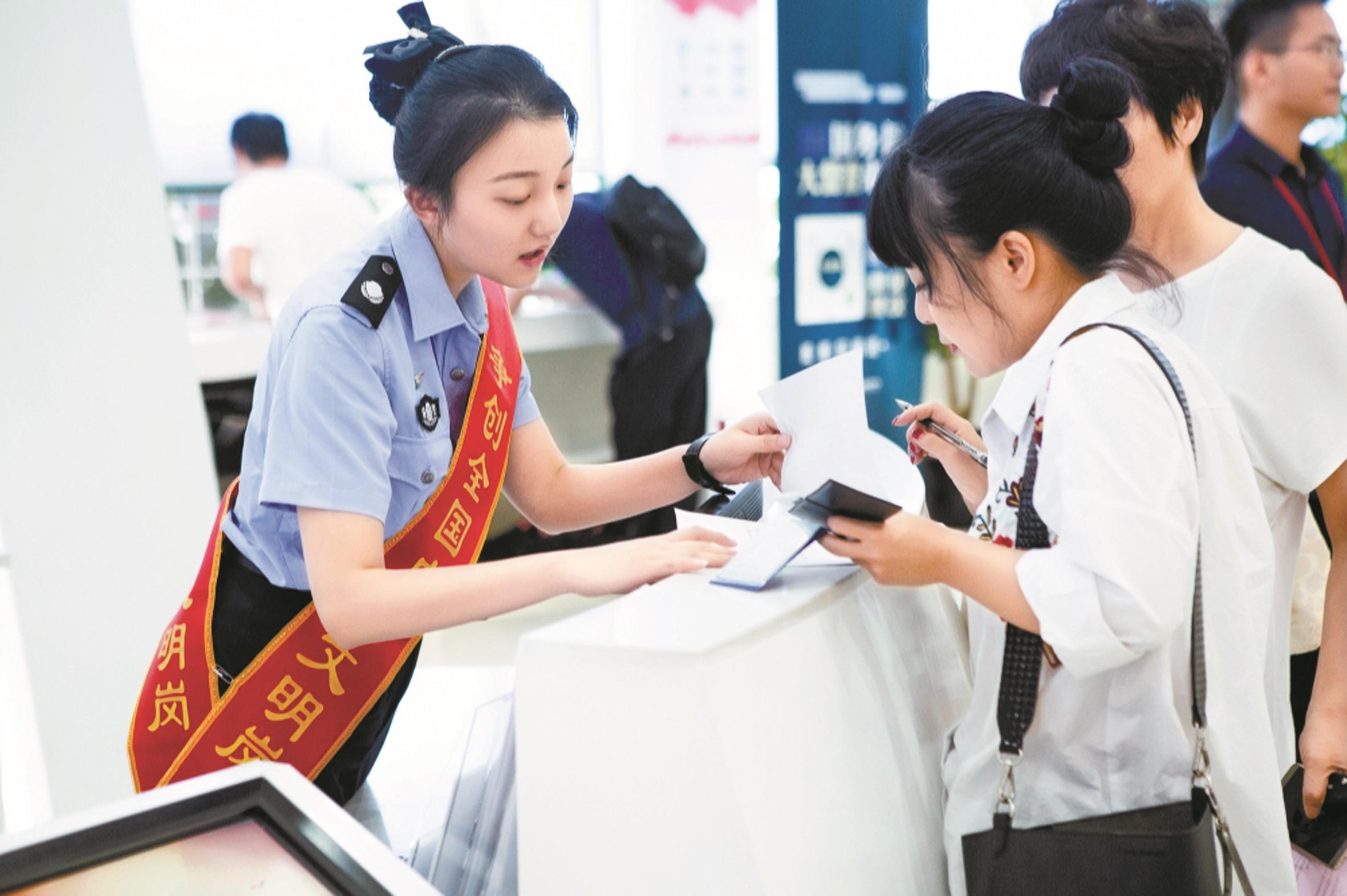 去年至今寧波上萬人因逾期未換證被注銷駕照—— 新政來了！“喚醒服務”解煩心事