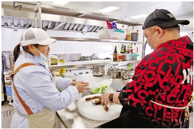 杭州菜場“代炒”屢出圈 服務“內卷”又有新花樣